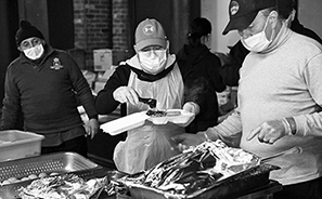 Feeding the Needy : Homeless : Street Life : New York : Personal Photo Projects : Photos : Richard Moore : Photographer